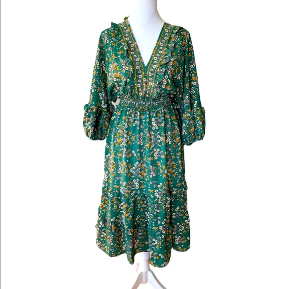 Max Studio Dresses & Skirts - Max Studio Tiered Bubble Sleeve Crepe Empire Waist Green Daisy Print Dress Sz M